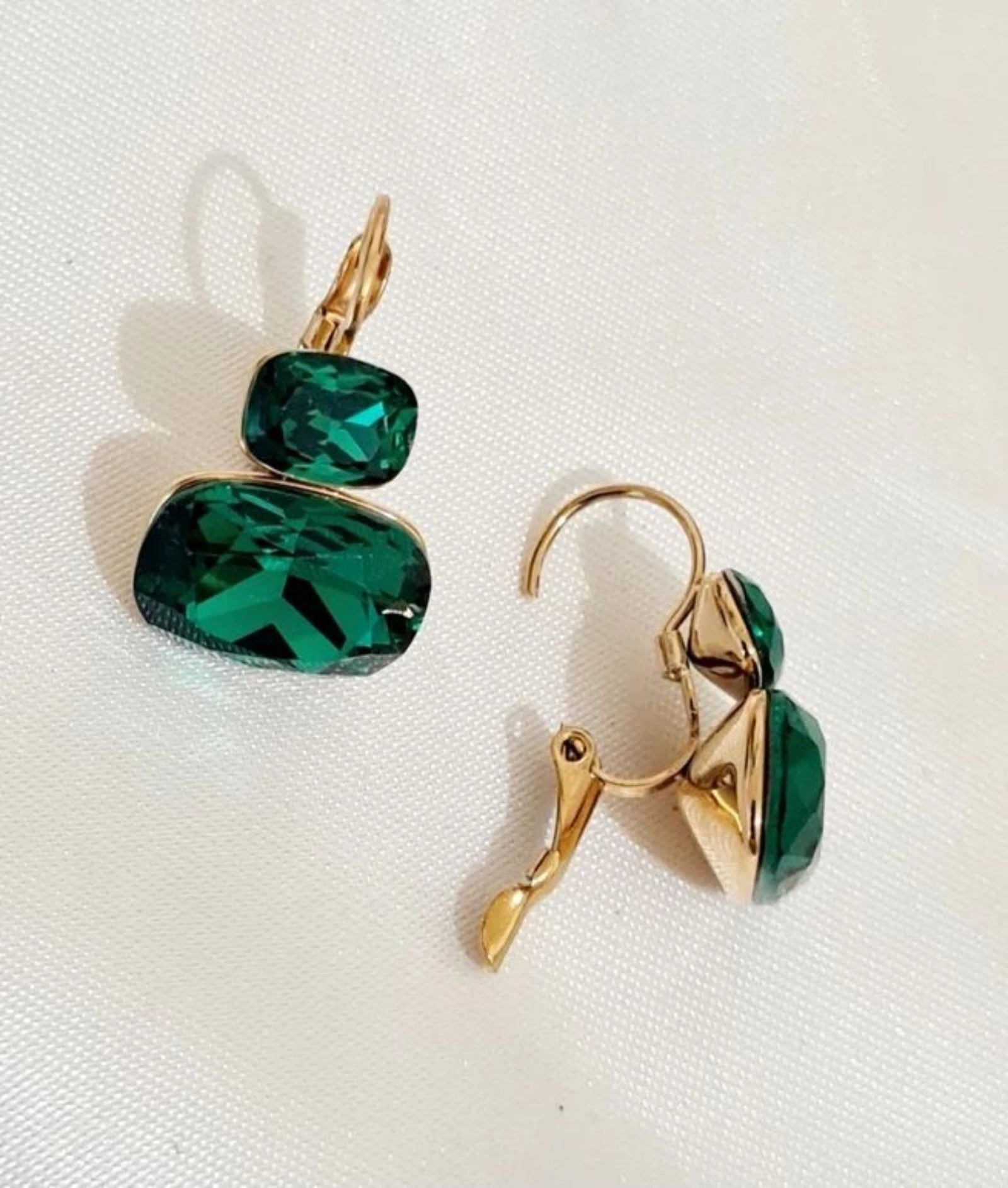 Brincos de ouro com cristais verdes – photo 3